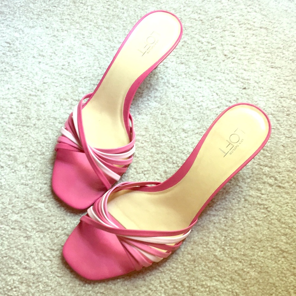 So cute!  Pink Loft sandals!